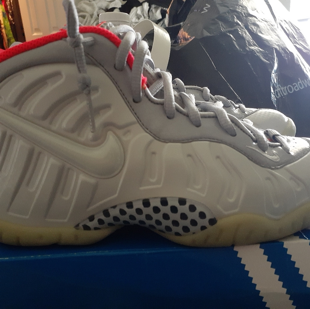 Boy's size 5 Gray and Orange Foamposite